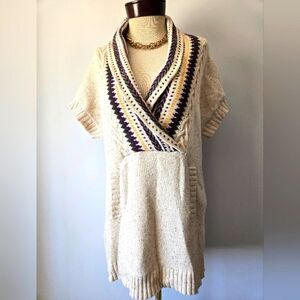 BCBGMaxAzria Lambswool And Cotton Short Sleeve Deep V Neck Tunic Sweater. XS